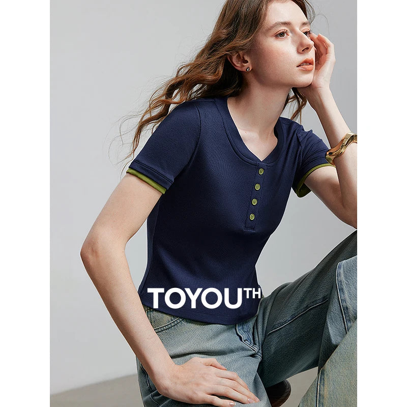 Camiseta Feminina Cropped com Decote V e Patchwork