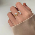Anel em V com Zircônia e Três Garras