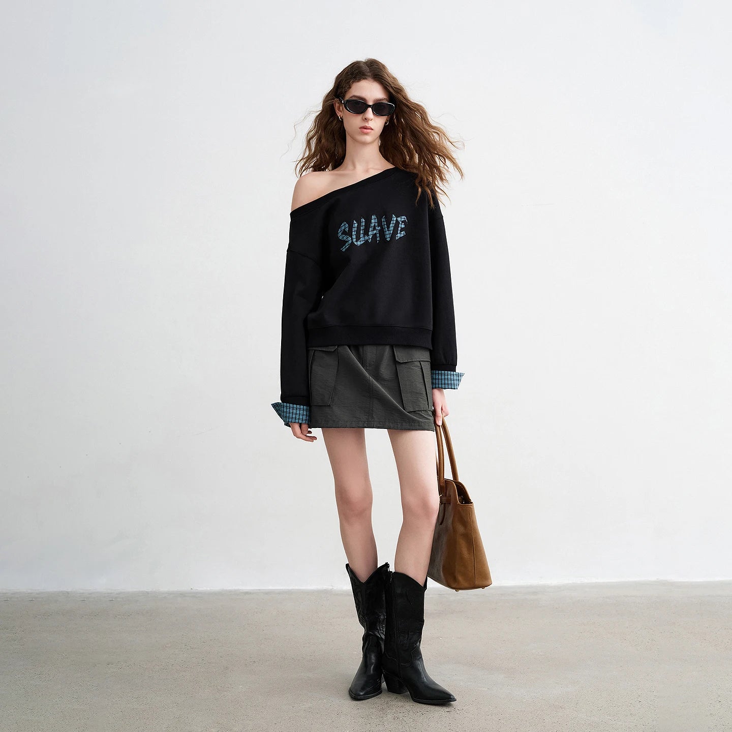 Moletom Cropped Feminino Xadrez com Ombros Vazados