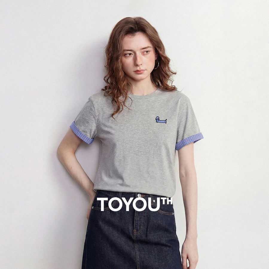 Camiseta Feminina de Algodão com Bordado Cachorro e Fenda