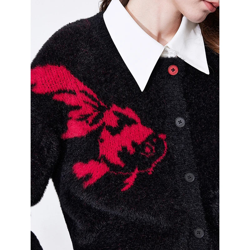 Cardigan Feminino com Jacquard de Carpa Koi e Botões