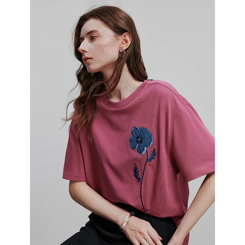 Camiseta Feminina de Algodão com Bordado Floral