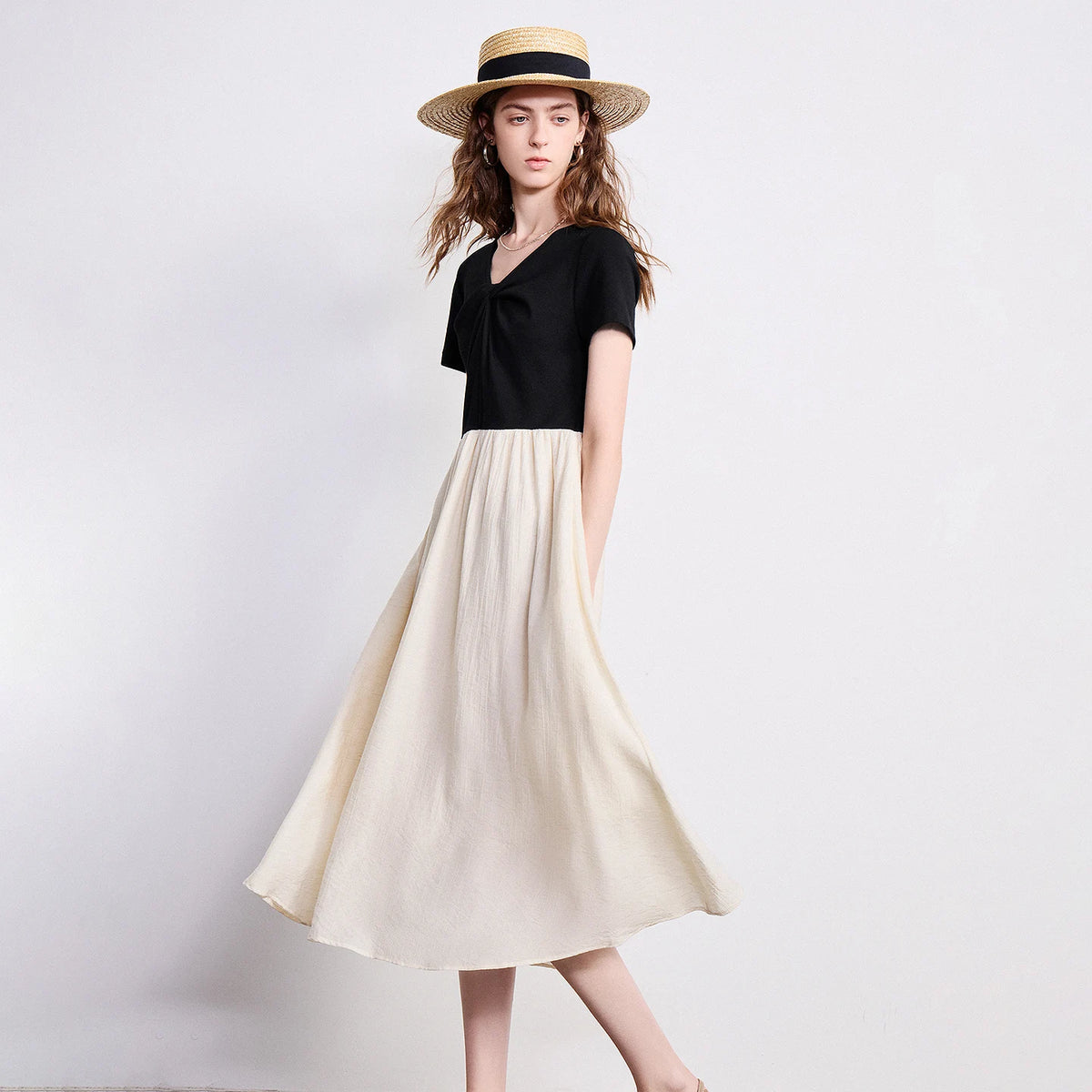 Vestido Midi Bicolor com Decote V e Efeito Duas Peças