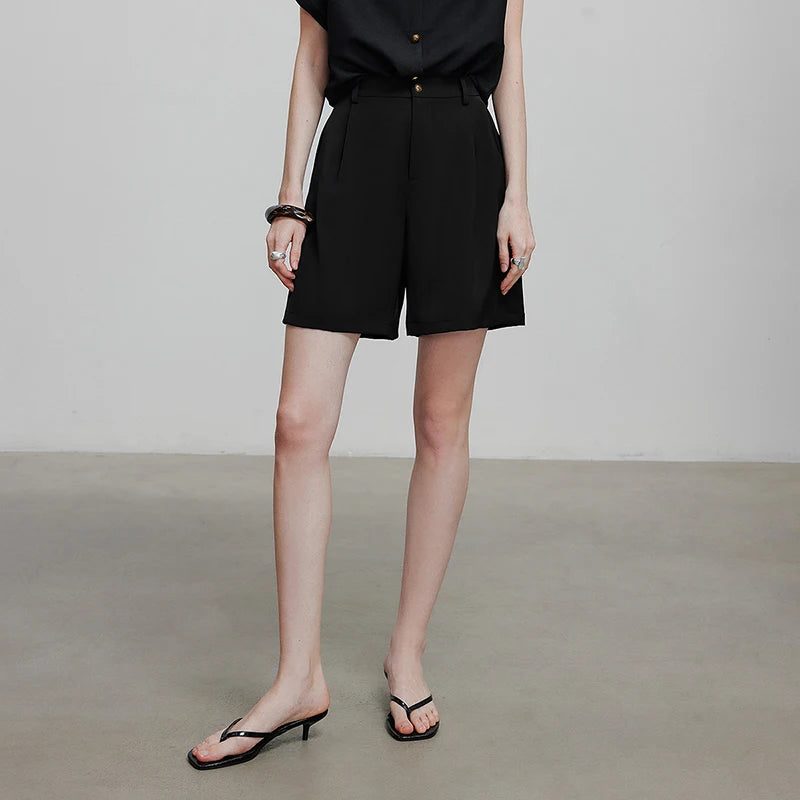 Shorts Alfaiataria Feminino com Pregas e Cintura Alta