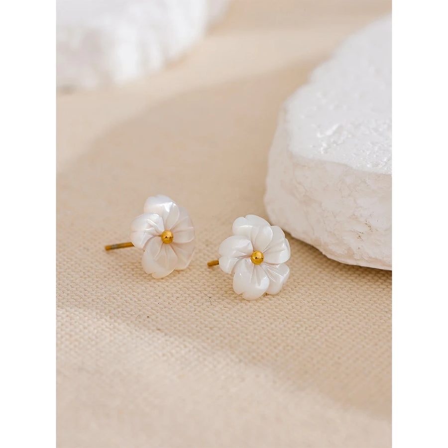 Brinco Flor Romântica com Concha Natural