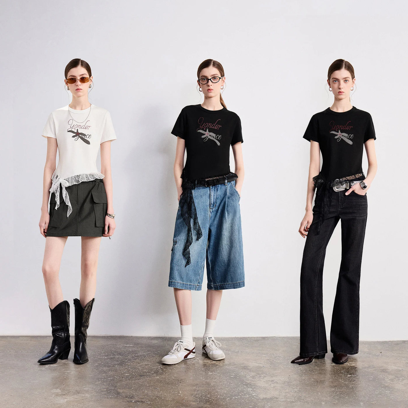 Camiseta Feminina Cropped com Renda Strass e Estampa