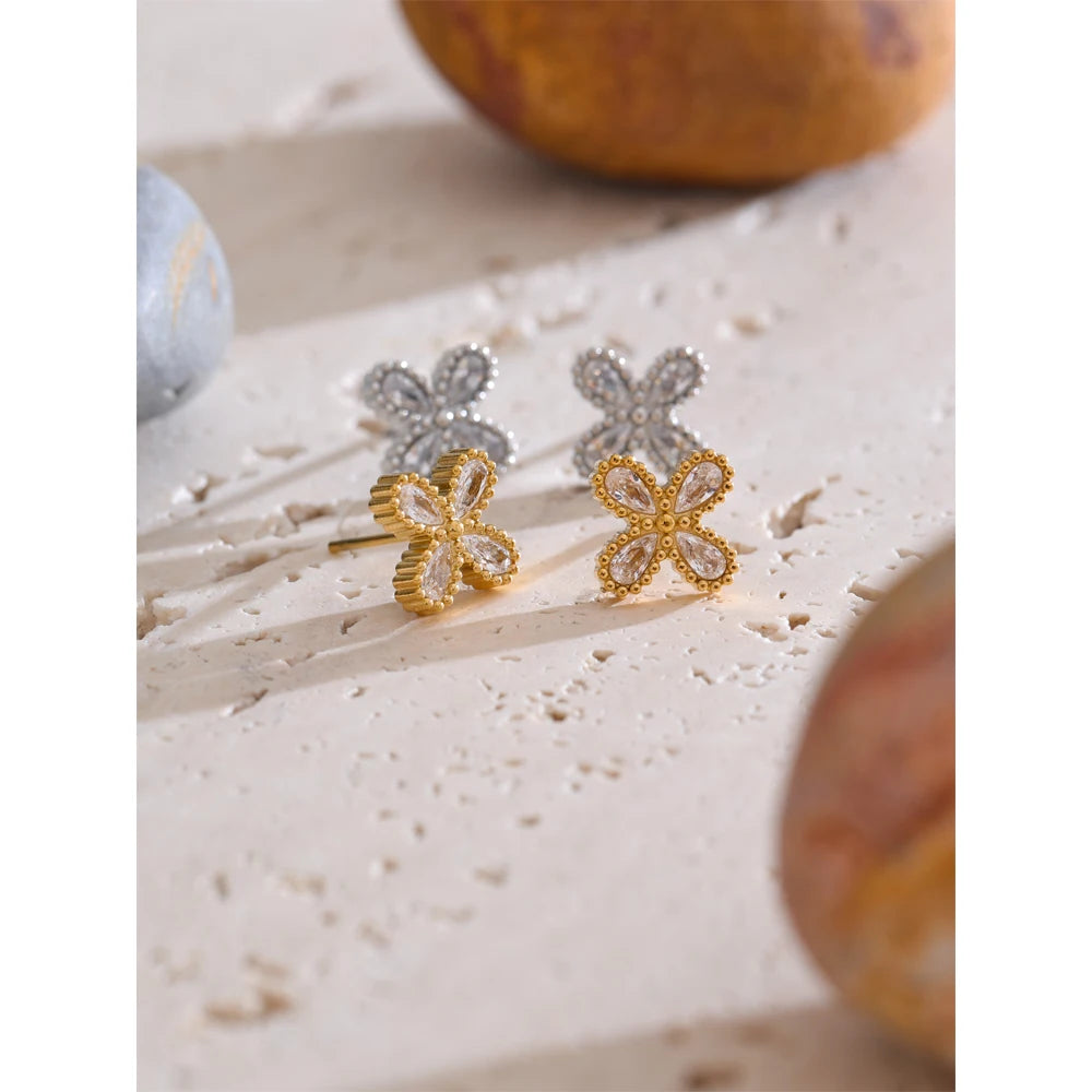 Brinco Flor Delicado com Zircônia Aço Inoxidável para Uso Diário
