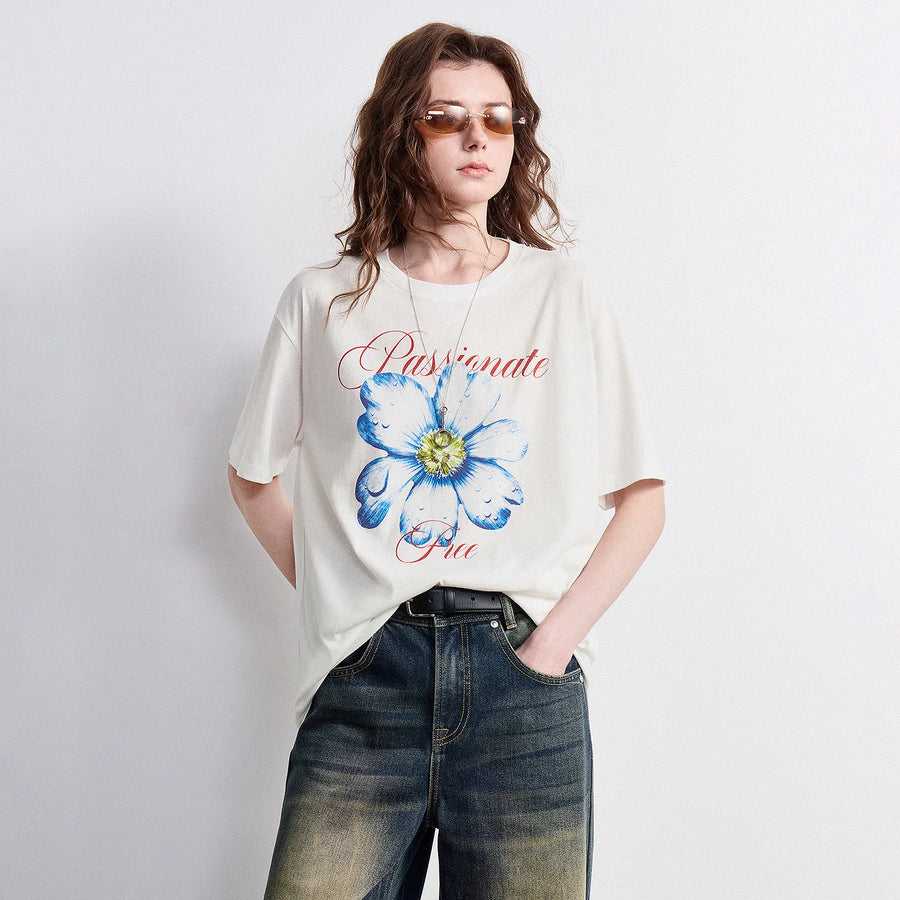Camiseta Feminina Manga Curta com Estampa Floral