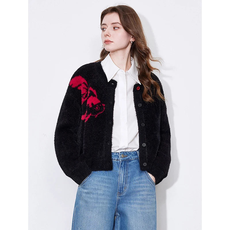 Cardigan Feminino com Jacquard de Carpa Koi e Botões