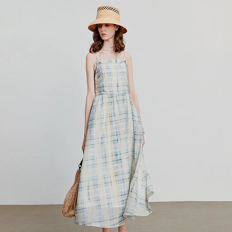 Vestido de Alças Midi Xadrez com Cintura Marcada