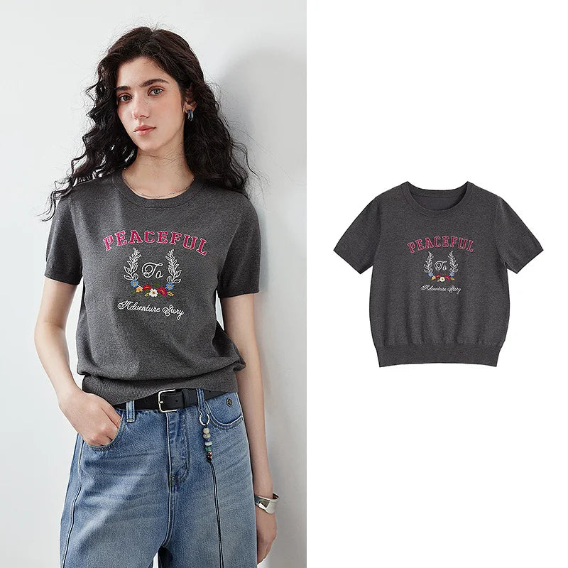 Blusa Feminina de Tricô com Bordado de Coroa e Letras