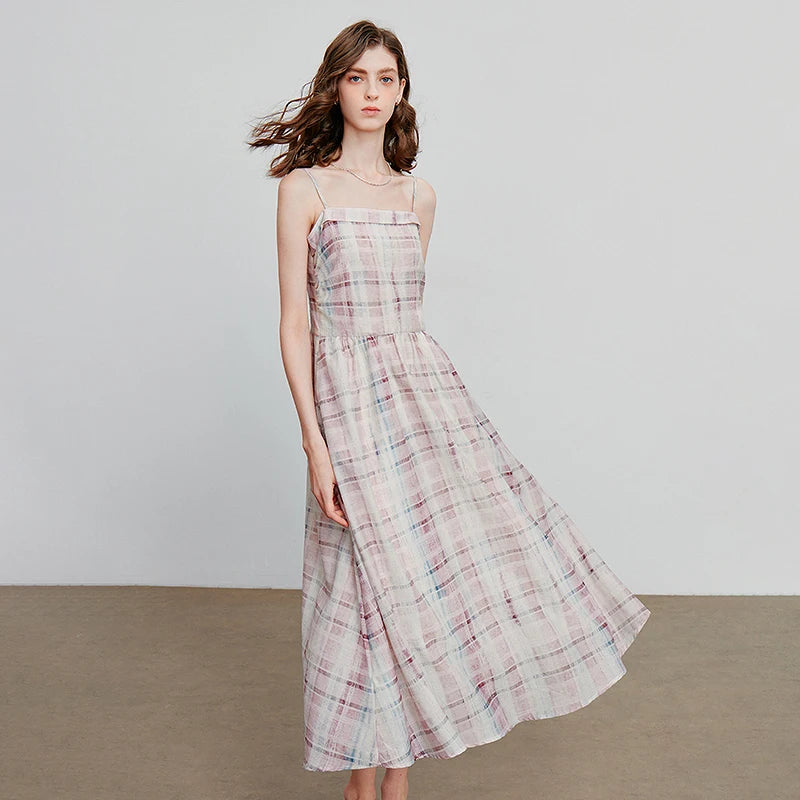 Vestido de Alças Midi Xadrez com Cintura Marcada