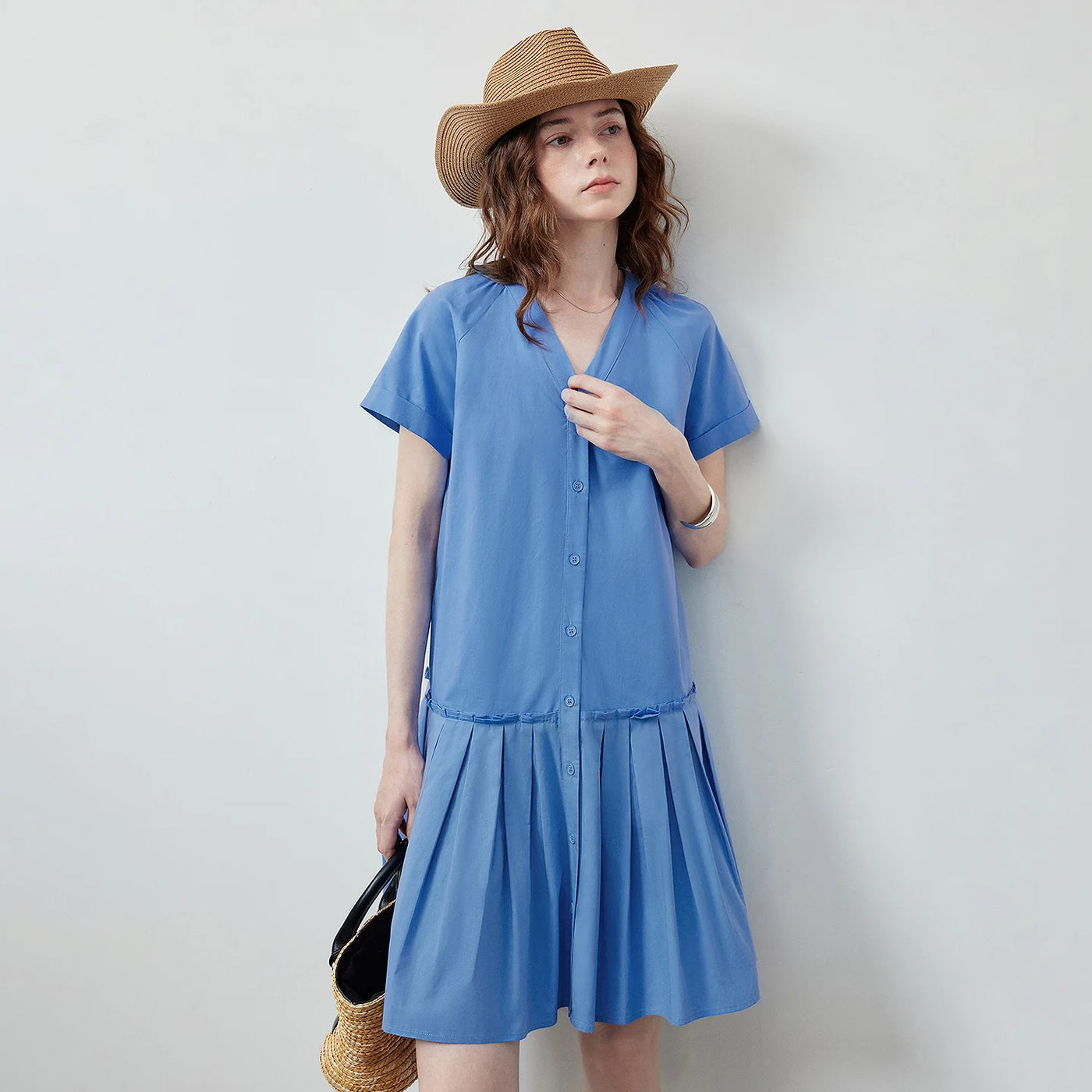 Vestido Curto em Algodão com Decote V
