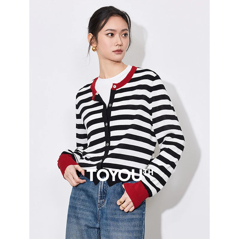 Cardigan Feminino Listrado com Botões e Gola Redonda