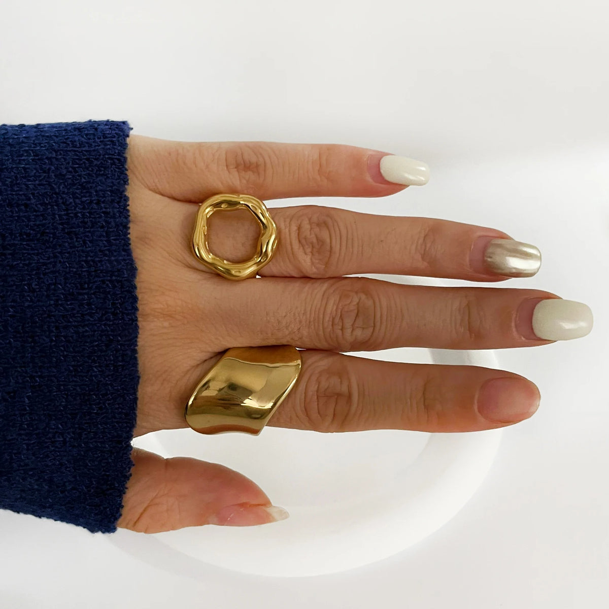 Anel Minimalista de Design Orgânico com Banho Ouro 18K