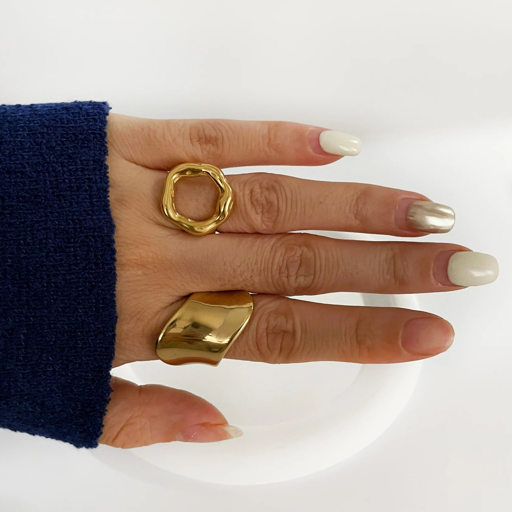 Anel Minimalista de Design Orgânico com Banho Ouro 18K