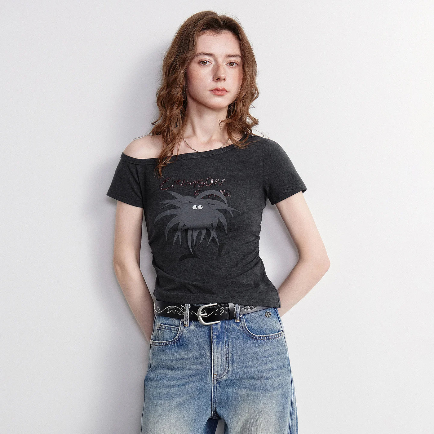 Camiseta Feminina Assimétrica Ombro a Ombro Estampada