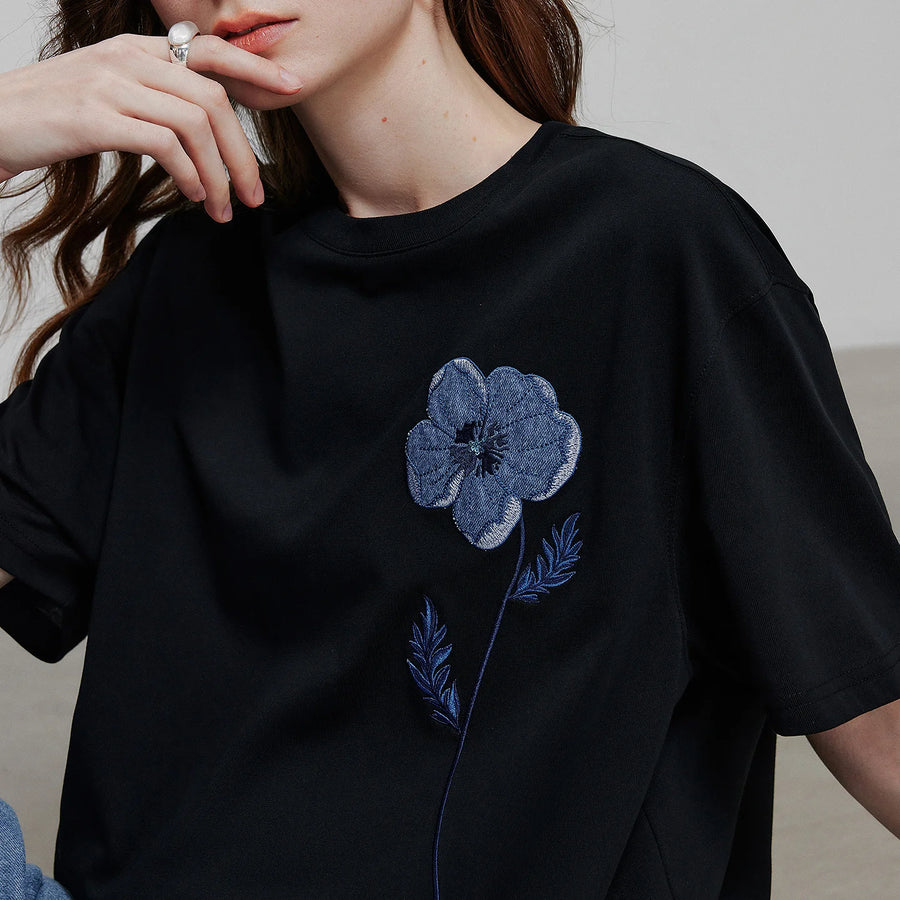 Camiseta Feminina de Algodão com Bordado Papoula Jeans