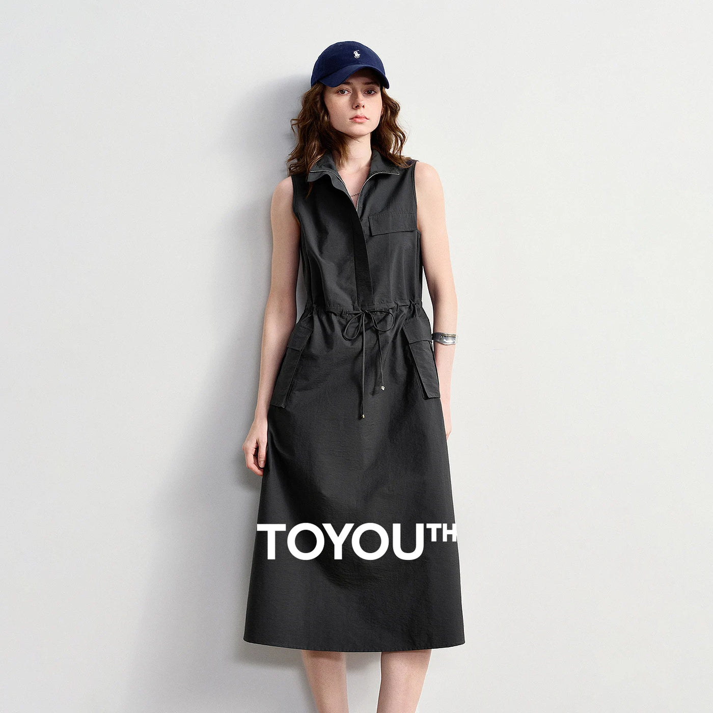 Vestido Midi Cinza-Chumbo Utilitário com Bolsos
