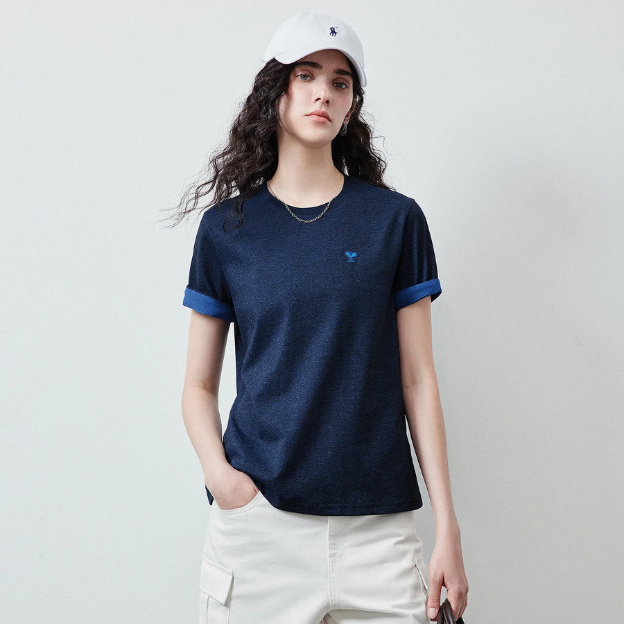 Camiseta Feminina Slim com Bordado de Coração