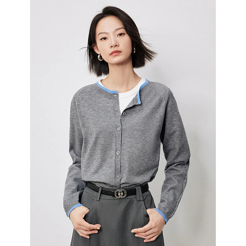 Cardigan Bicolor com Gola Redonda e Botões