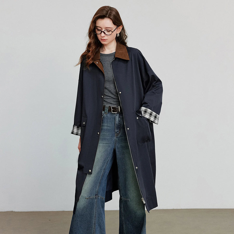 Trench Coat Feminino Longo Xadrez com Gola de Cotelê
