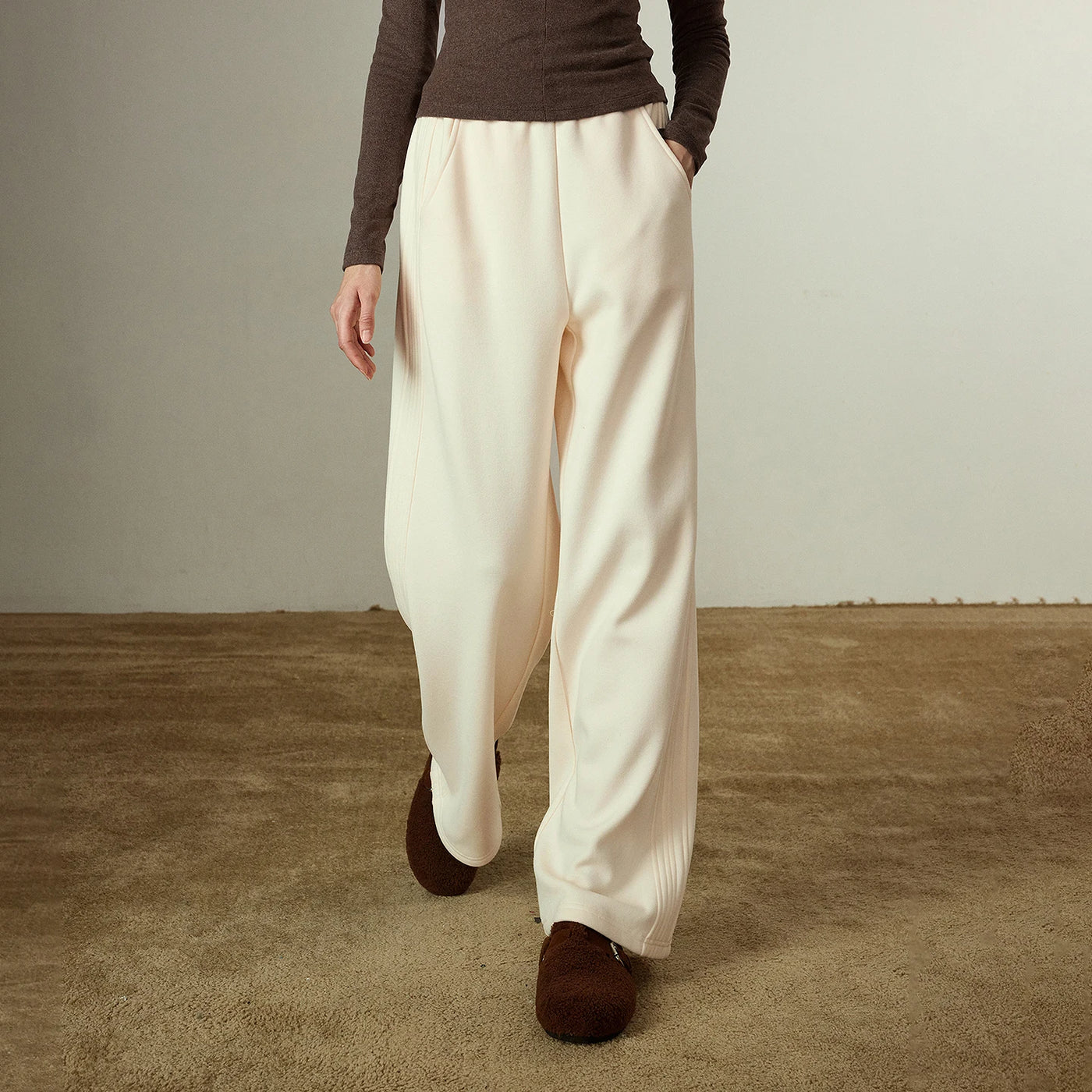 Calça Feminina Wide Leg Forrada com Cós Elástico