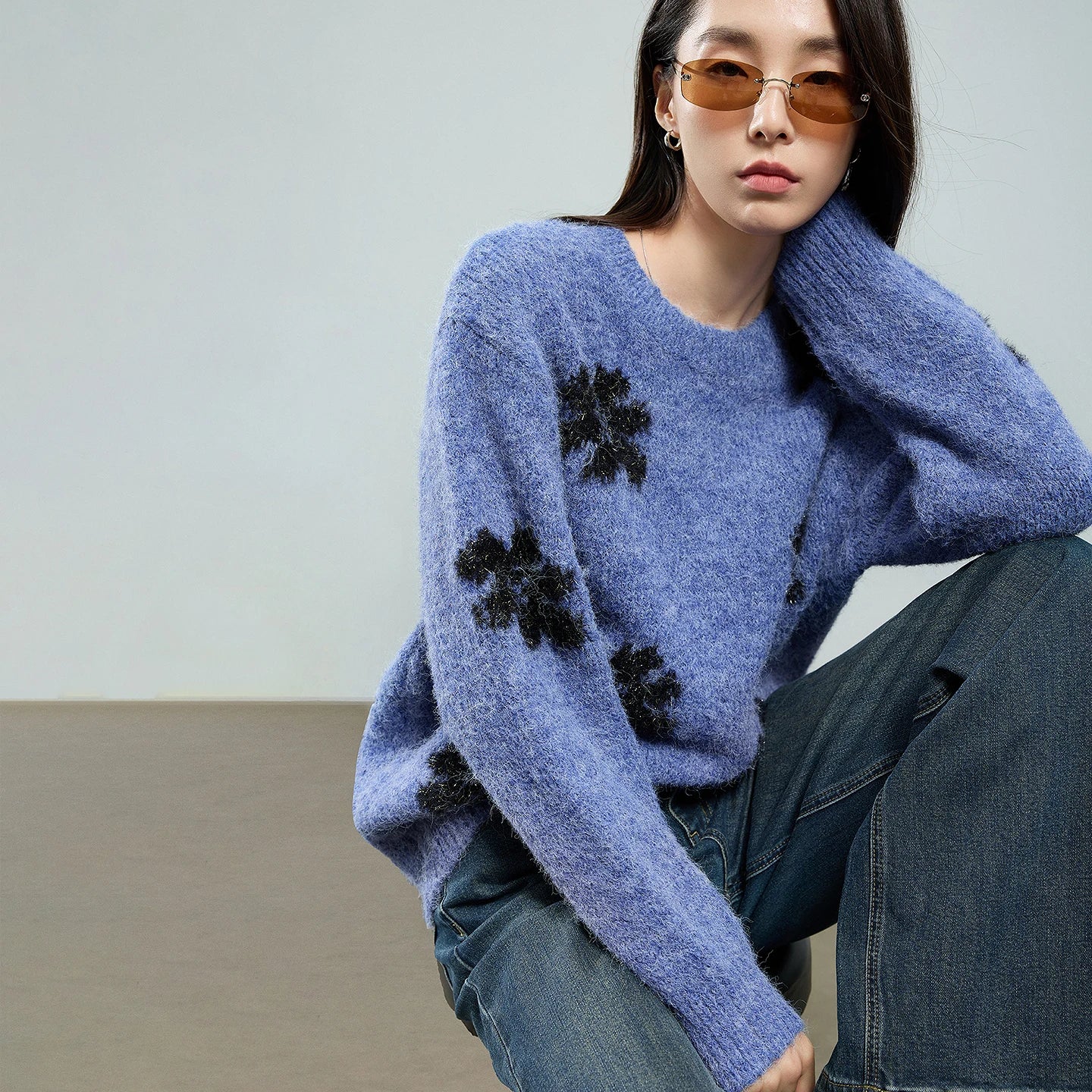 Suéter com Jacquard Floral e Gola Redonda