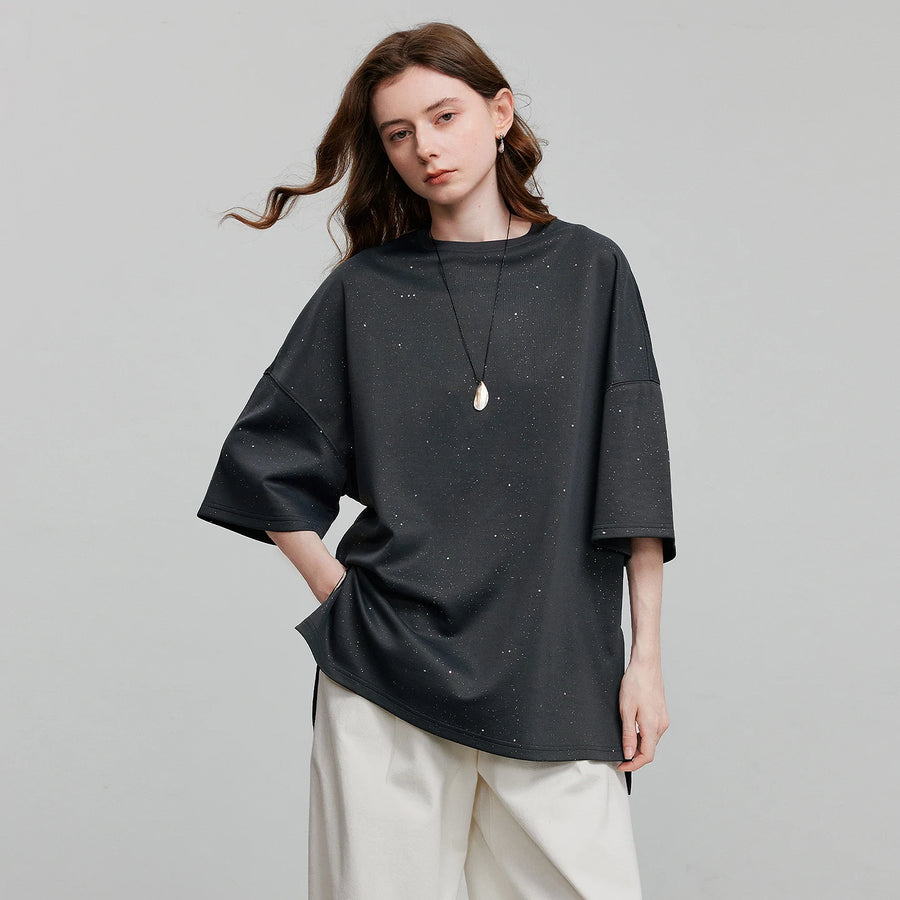 Camiseta Feminina Prateada Assimétrica com Fenda