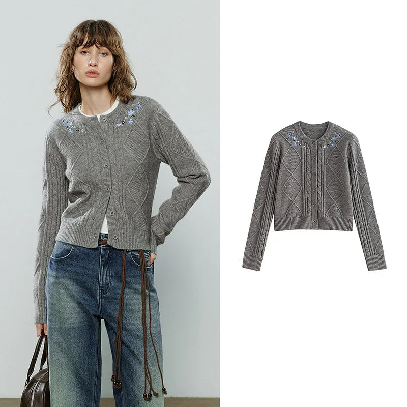 Cardigan Feminino Argyle com Bordado Floral