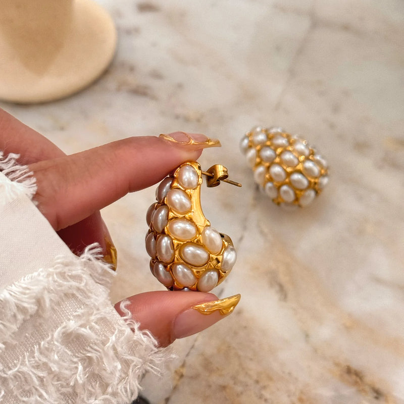 Brinco Pendente Gota com Pérola e Banho Ouro 18K