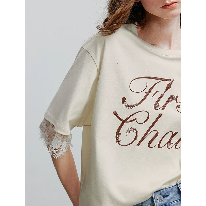 Camiseta Feminina Alongada com Letras e Renda