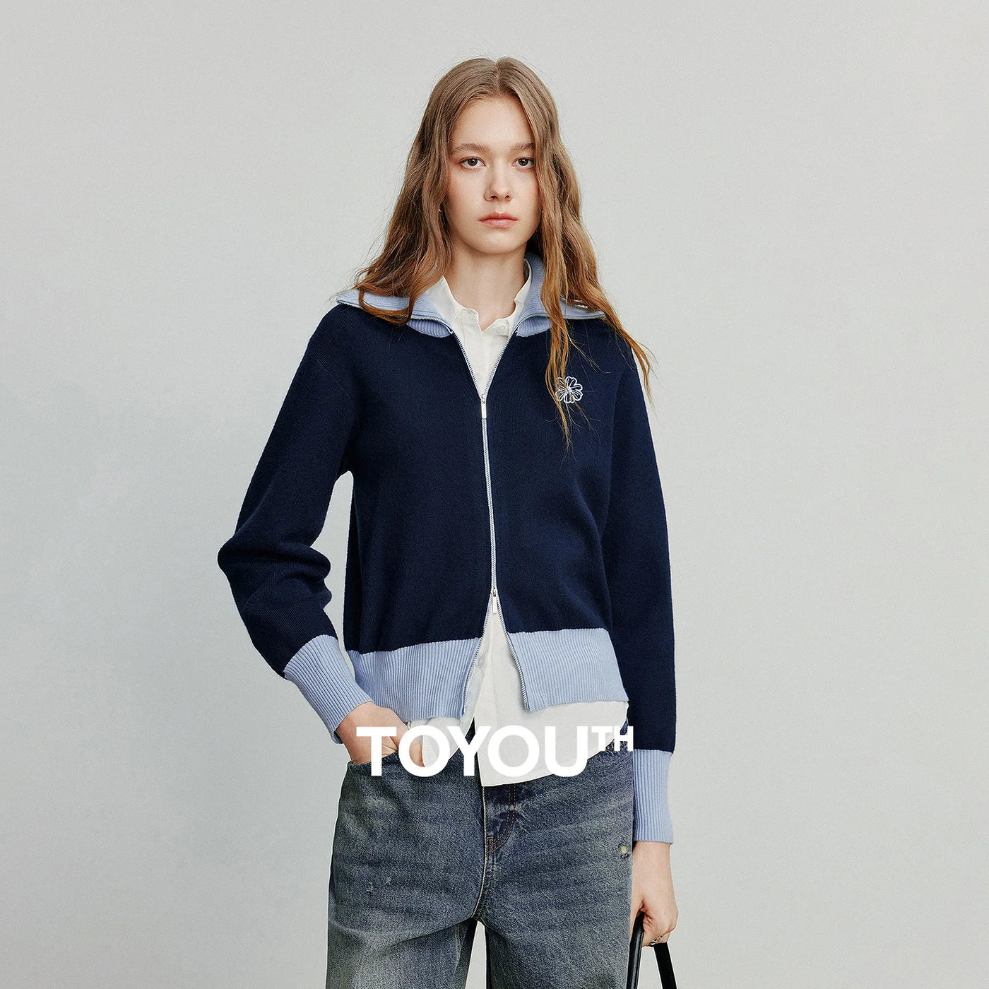 Cardigan Feminino Verde Aveludado com Bordado e Zíper