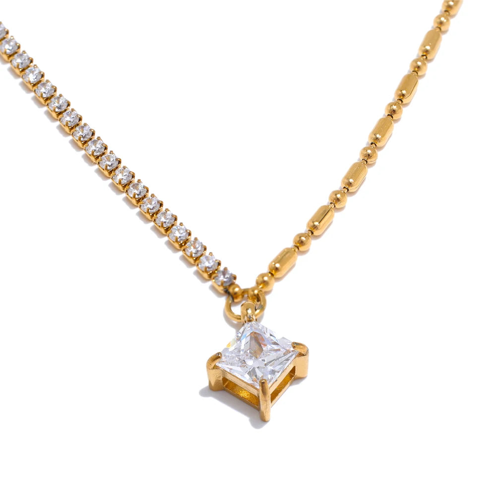 Colar Feminino Quadrado com Zircônia em Aço 316L Ouro