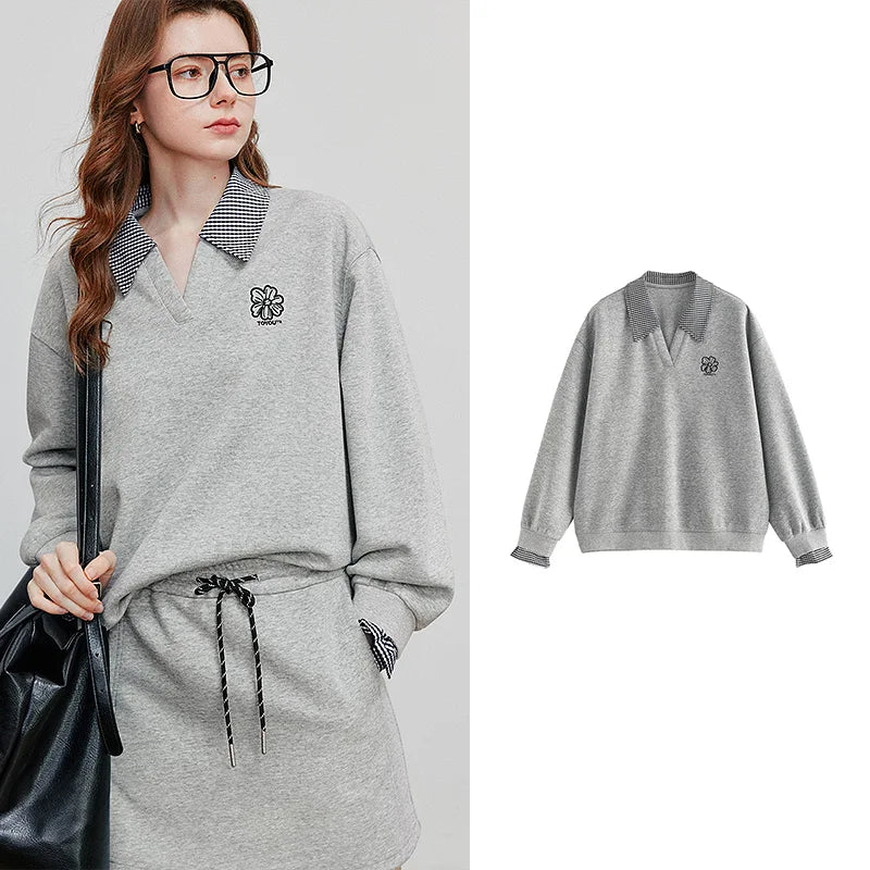 Moletom Feminino Efeito Duas Peças com Gola Polo e Bordado