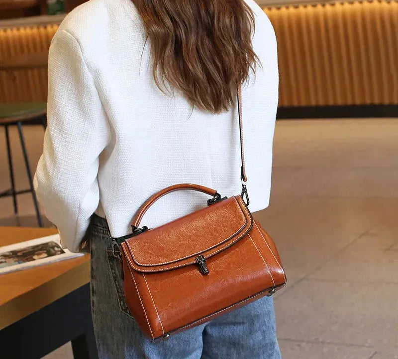 Bolsa feminina vintage de couro legítimo estilo carteiro quadrada minimalista marrom