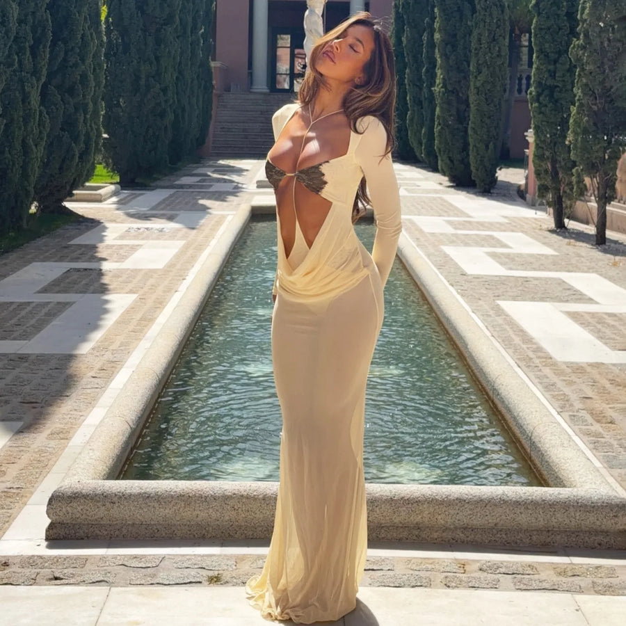 Vestido Longo Feminino de Tule com Recortes e Manga Longa