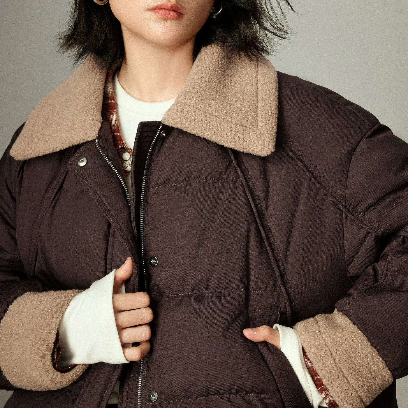 Jaqueta Puffer Feminina 90% Plumas com Recortes Coloridos