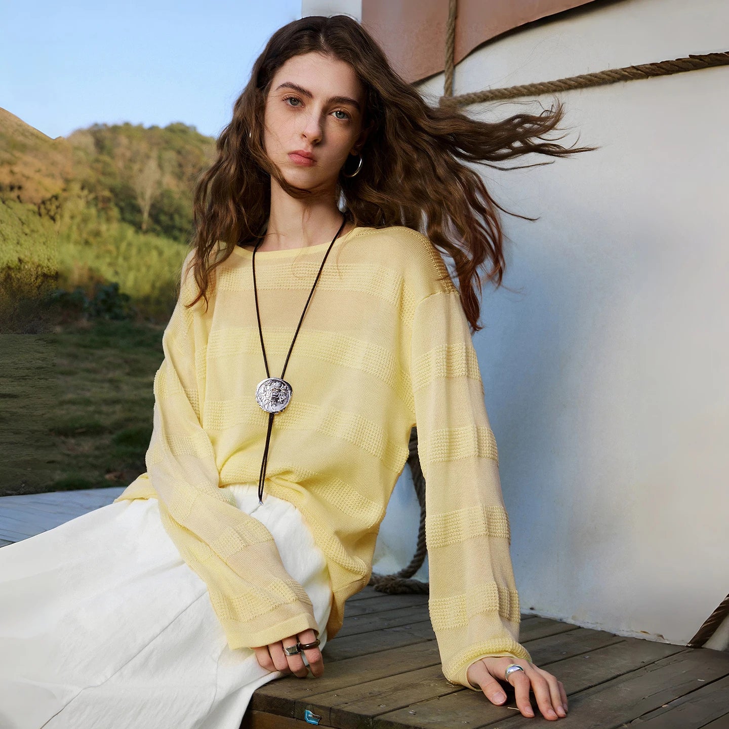 Blusa de Liocel Bicolor com Gola Redonda