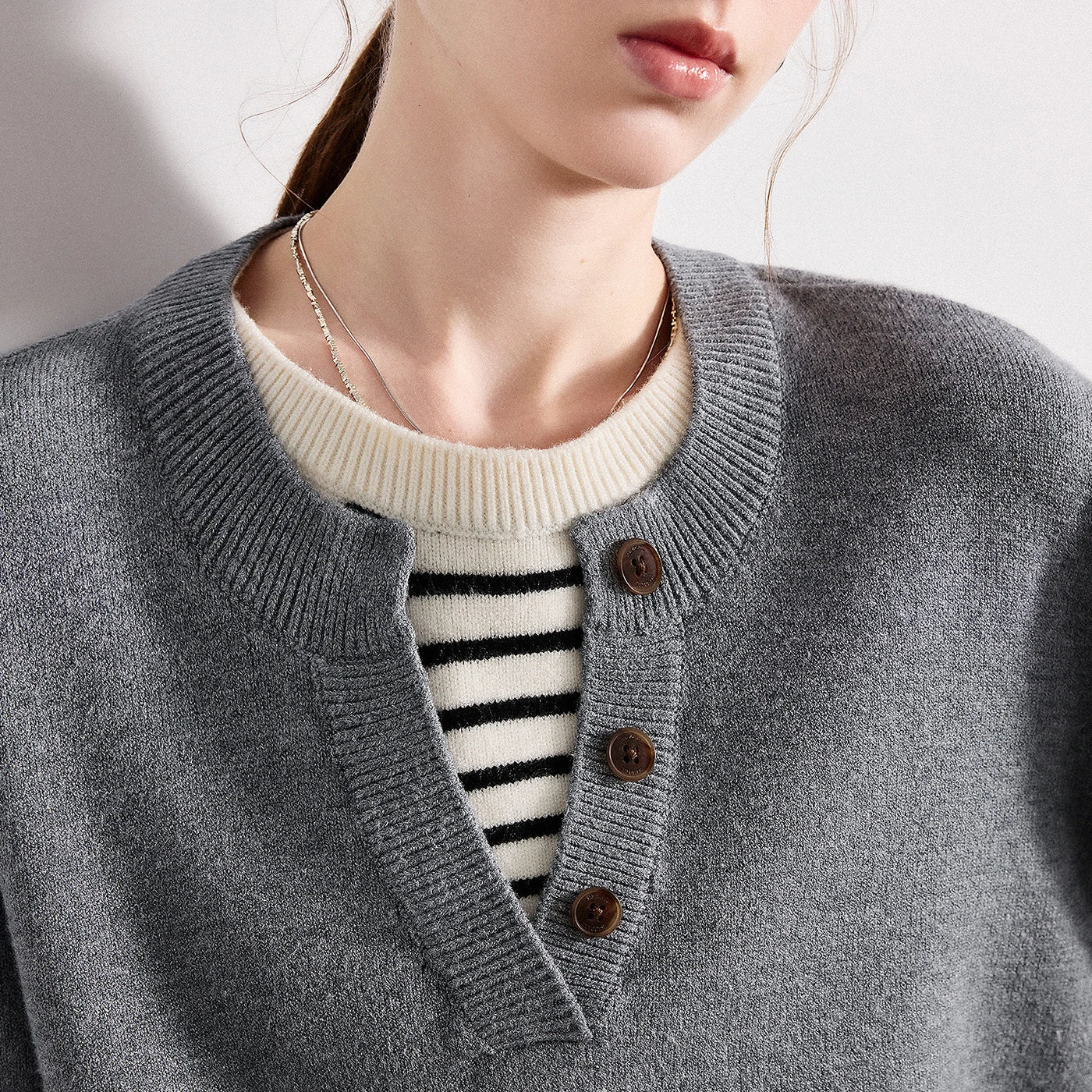 Suéter Feminino Bicolor Efeito Duas Peças em Viscose