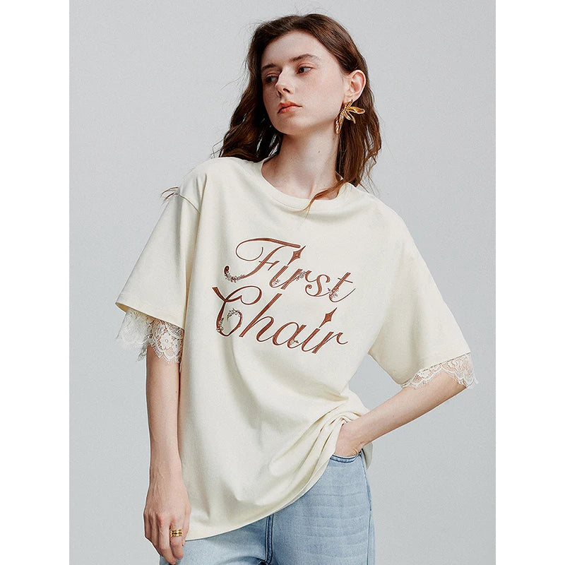 Camiseta Feminina Alongada com Letras e Renda
