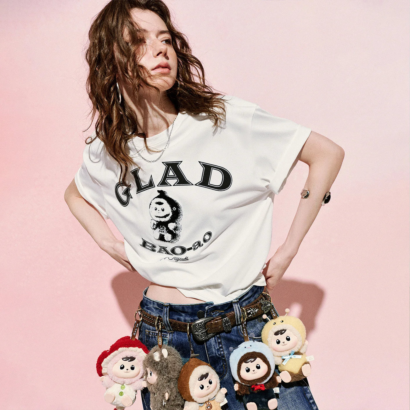 Camiseta Feminina de Algodão Oversized com Ombro Deslocado