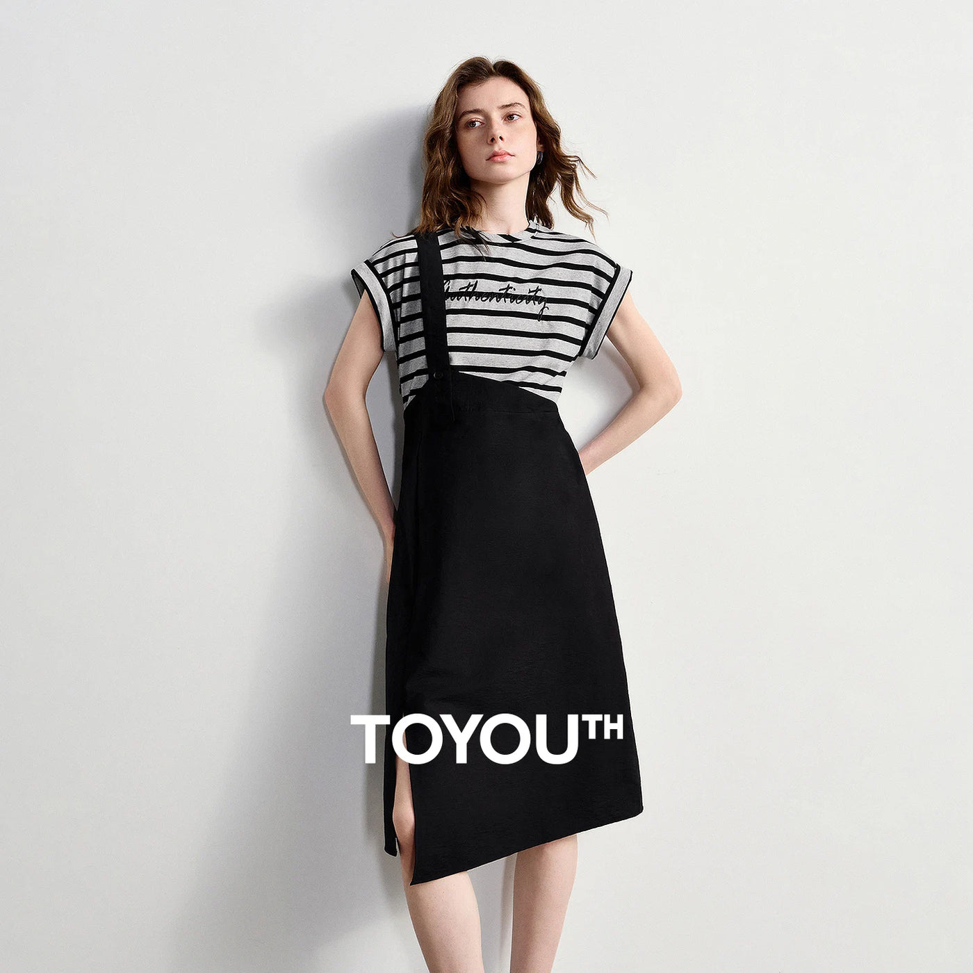 Vestido Midi Bicolor Assimétrico com Bordado