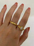 Anel Oval com Madrepérola e Banho Ouro 18K