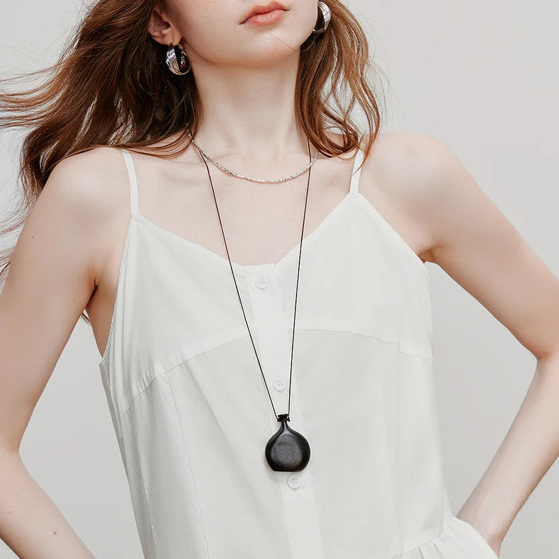 Vestido Midi de Liocel com Alças e Detalhe de Renda