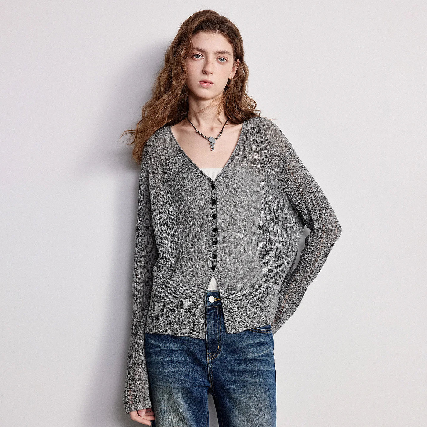 Cardigan Feminino Vazado com Decote V e Caimento Solto