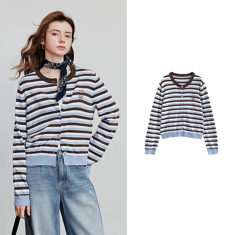 Cardigan Feminino Listrado Retrô com Gola Redonda