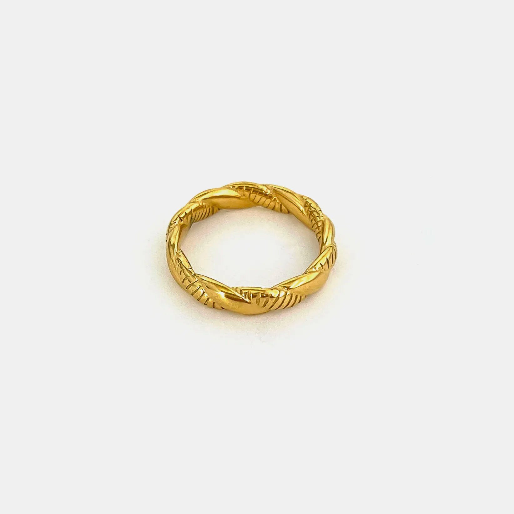Anel Oval com Madrepérola e Banho Ouro 18K