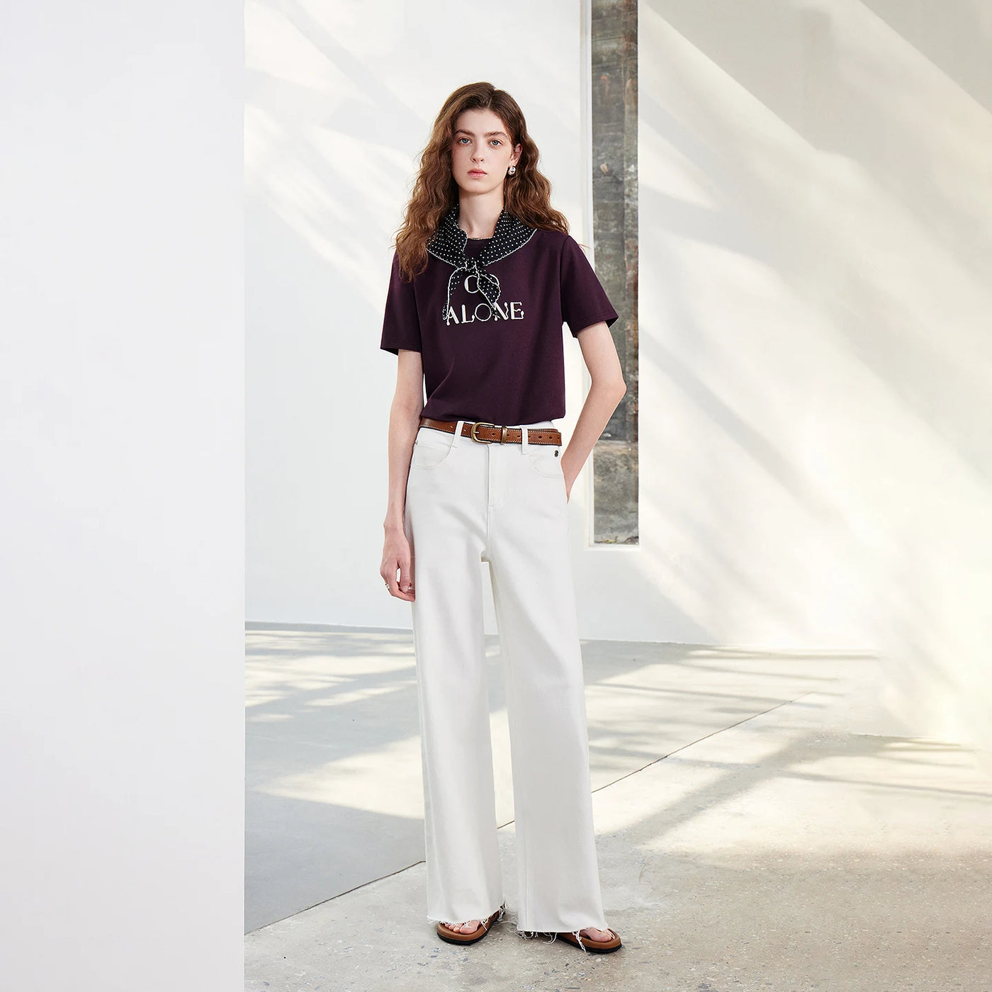 Camiseta Feminina de Algodão com Bordado 3D de Letras
