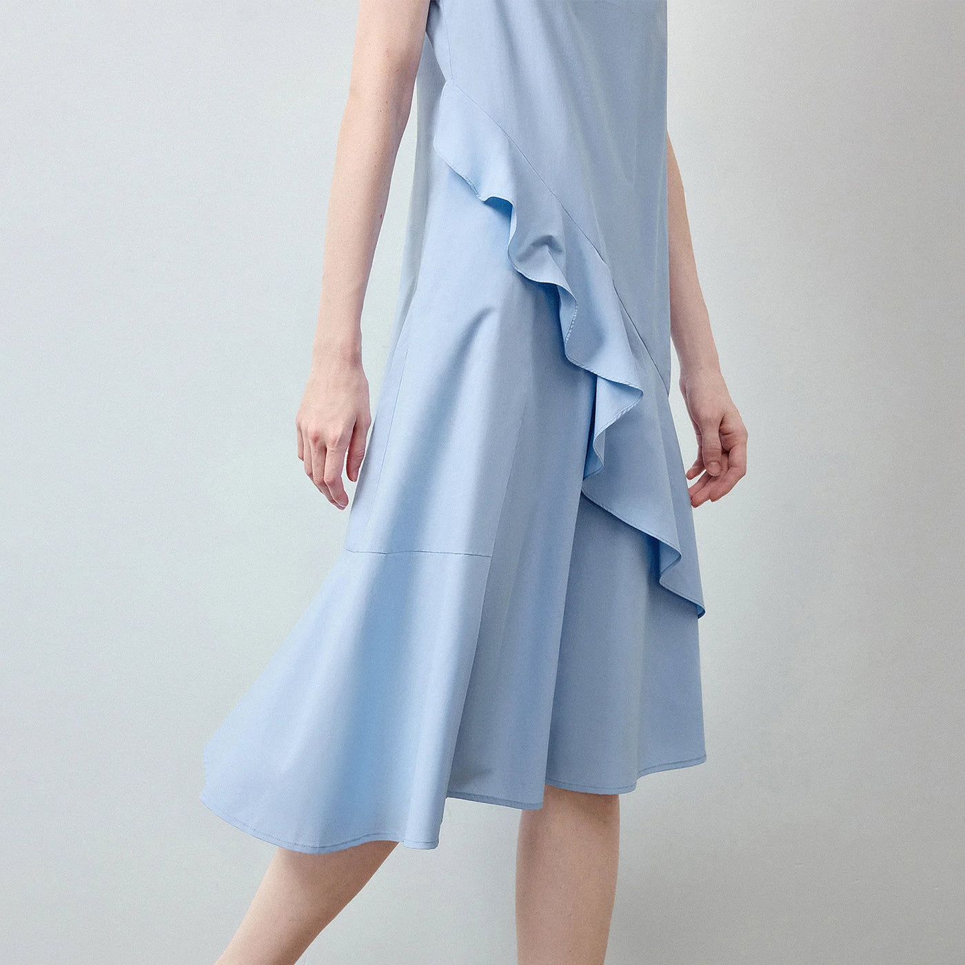 Vestido Curto em Algodão com Babados